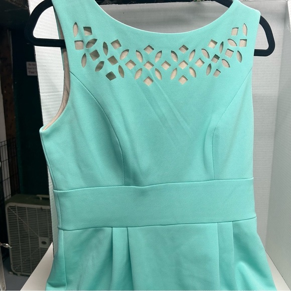 ➕Sangria Mint Green Sleeveless Dress with cut out design - Picture 7 of 11